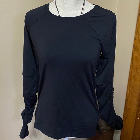 Fabletics Tops - 𝅺FABLETICS sweater